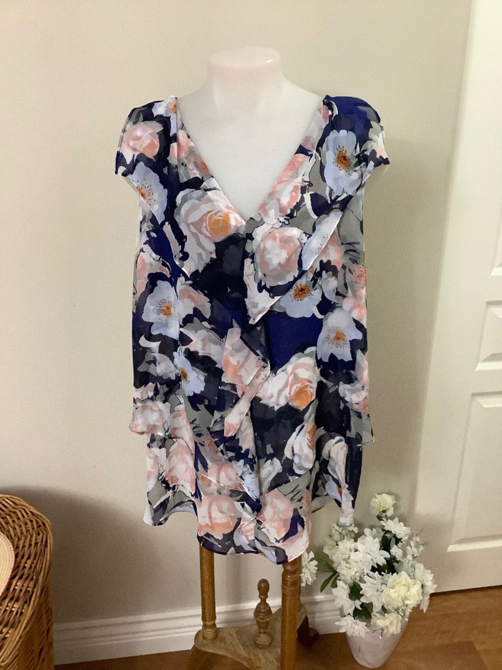 Vera Wang Wispy Frill Top XL 39/40 bust